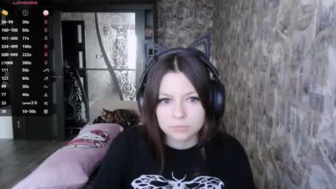 Snapshot of dawndollins chatting on 12, 11, 2025 Alice online show from 12, 11, 2025