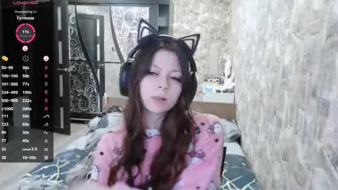 Snapshot of dawndollins chatting on 14, 11, 2025 Alice online show from 14, 11, 2025