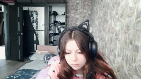 Snapshot of dawndollins chatting on 19, 11, 2025 Alice online show from 19, 11, 2025