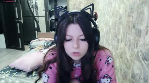 Snapshot of dawndollins chatting on 27, 11, 2025 Alice online show from 27, 11, 2025