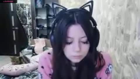 Snapshot of dawndollins chatting on 29, 11, 2025 Alice online show from 29, 11, 2025