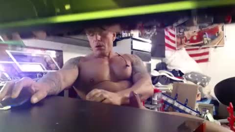 Snapshot of daywalker2013 chatting on 19, 11, 2025 Millenium online show from 19, 11, 2025