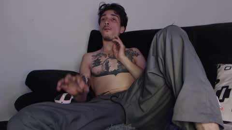 Snapshot of dazzayyy chatting on 12, 10, 2025 dazzayy online show from 12, 10, 2025