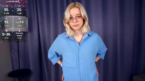 Charlie 18yo online show from 25, 10, 2025