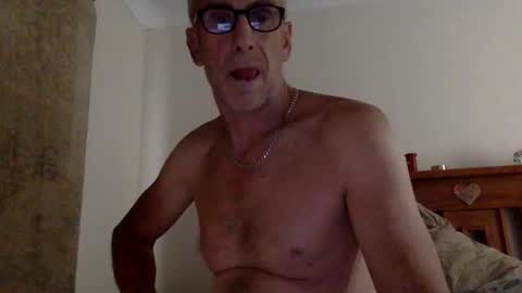 deanofflove2210 online show from 22, 1, 2025