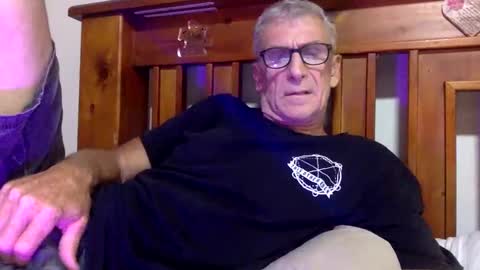 deanofflove2210 online show from 26, 1, 2025