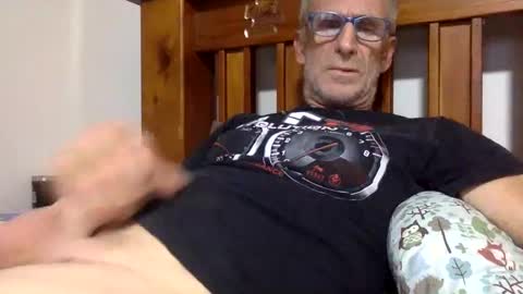 deanofflove2210 online show from 1, 2, 2025