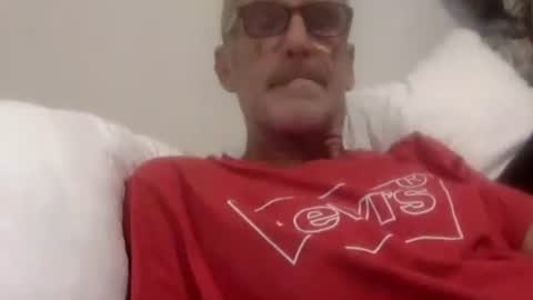 deanofflove221000 online show from 5, 11, 2025