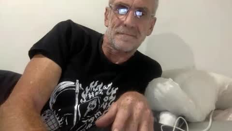 deanofflove221000 online show from 26, 2, 2026