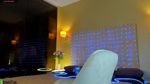 Debbie Mon Tue Fri Sun Sat GMT 3 1000am - 0400pm  online show from 18, 4, 2026