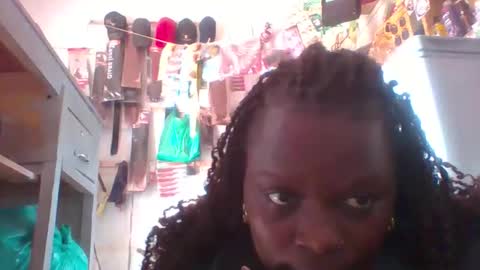 Snapshot of debbyslatter chatting on 17, 12, 2025 debbyslatter online show from 17, 12, 2025