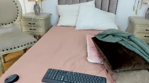 Debora online show from 9, 3, 2025