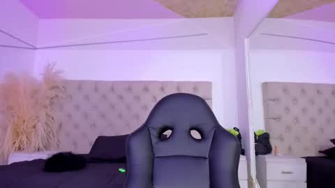 DeboraCooper online show from 27, 2, 2026