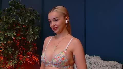 DeeaVIP online show from 2, 5, 2026