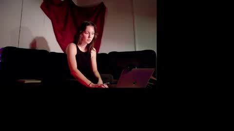 Deenie online show from 8, 5, 2026