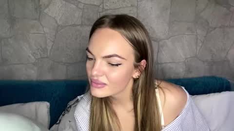 deeplookscouple online show from 7, 10, 2025