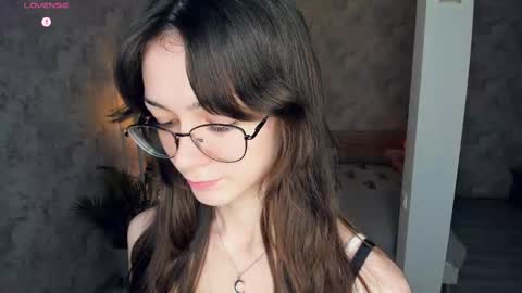 Snapshot of defeded_lovee chatting on 19, 11, 2025 Amy online show from 19, 11, 2025