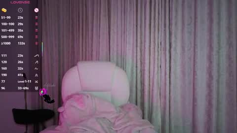 Snapshot of deftsuki chatting on 12, 9, 2025 Stephanie.e online show from 12, 9, 2025