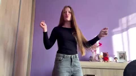 Mila online show from 4, 3, 2026