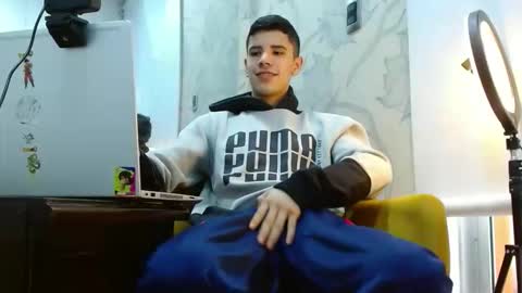 Snapshot of delglo chatting on 12, 10, 2025 delglo online show from 12, 10, 2025