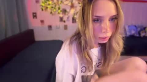 Snapshot of dellacampbell chatting on 15, 7, 2026 Della online show from 15, 7, 2026