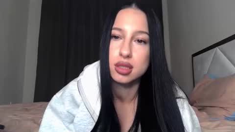 Snapshot of delly_love chatting on 5, 10, 2025 delly_love online show from 5, 10, 2025