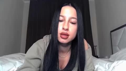 Snapshot of delly_love chatting on 8, 10, 2025 delly_love online show from 8, 10, 2025
