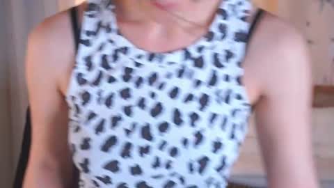Hi my name is Sari nice to see you in my Room online show from 23, 6, 2026