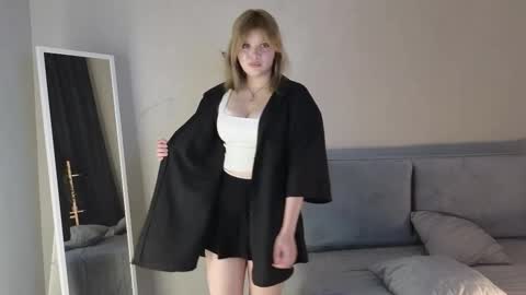 Snapshot of demetricetroike chatting on 16, 12, 2025 Maya online show from 16, 12, 2025