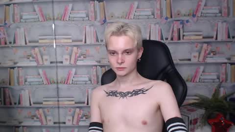 Snapshot of demianenglen chatting on 5, 3, 2025 demianenglen online show from 5, 3, 2025