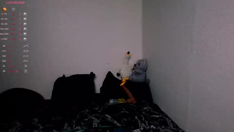 Snapshot of demmi_foxy chatting on 19, 12, 2025 Demmi online show from 19, 12, 2025