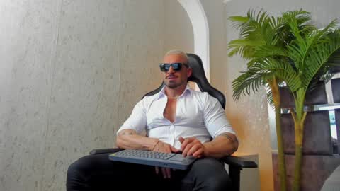 Snapshot of dennis_cox_ chatting on 8, 1, 2025 dennis_cox_ online show from 8, 1, 2025