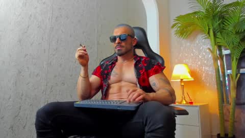 Snapshot of dennis_cox_ chatting on 11, 1, 2025 dennis_cox_ online show from 11, 1, 2025