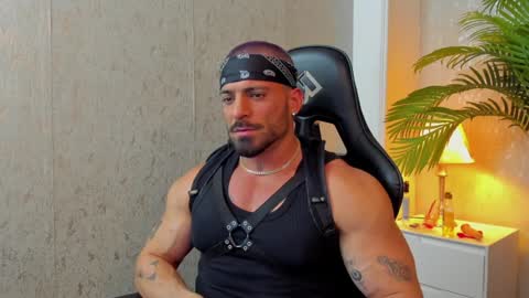 Snapshot of dennis_cox_ chatting on 16, 1, 2025 dennis_cox_ online show from 16, 1, 2025
