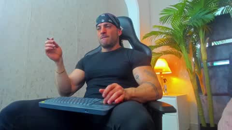 Snapshot of dennis_cox_ chatting on 17, 1, 2025 dennis_cox_ online show from 17, 1, 2025