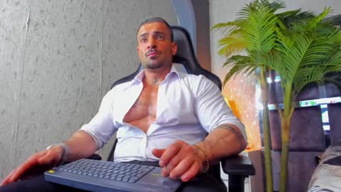 Snapshot of dennis_cox_ chatting on 30, 1, 2025 dennis_cox_ online show from 30, 1, 2025
