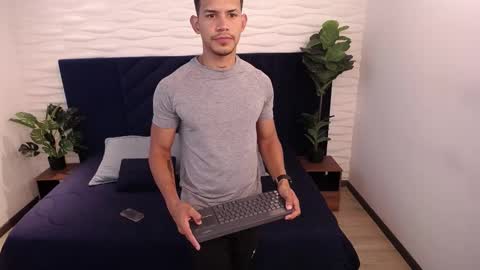 Snapshot of dereck_myers chatting on 13, 1, 2025 Dereck Myers online show from 13, 1, 2025