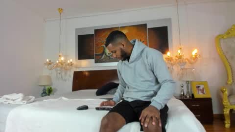 Snapshot of dereckandjake chatting on 25, 11, 2025 Dereck and Jake online show from 25, 11, 2025