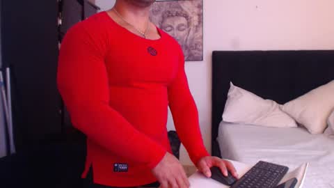 Snapshot of derek_group chatting on 21, 12, 2025 Derek online show from 21, 12, 2025