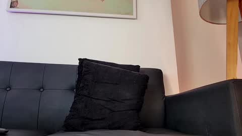 Derek independent model  online show from 5, 12, 2024