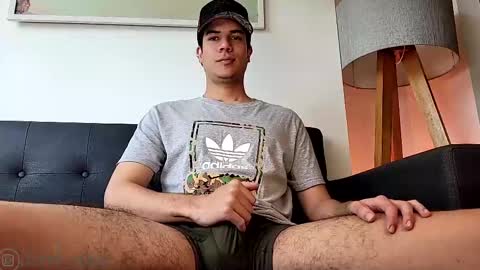 Derek independent model  online show from 3, 3, 2025