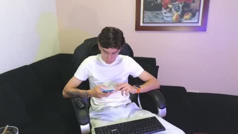 Snapshot of derekswan chatting on 26, 5, 2026 Derek online show from 26, 5, 2026