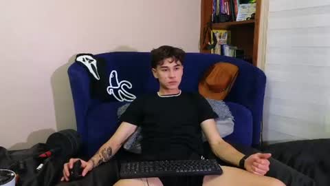 Snapshot of derekswan chatting on 24, 6, 2026 Derek online show from 24, 6, 2026