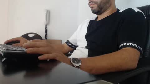 Snapshot of derrik_ chatting on 10, 12, 2024 online show from 10, 12, 2024