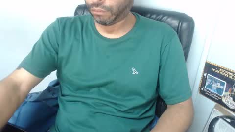 Snapshot of derrik_ chatting on 24, 11, 2025 online show from 24, 11, 2025