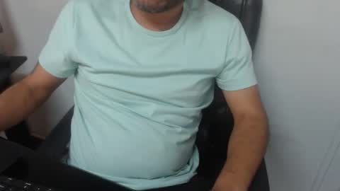 Snapshot of derrik_ chatting on 14, 12, 2025 online show from 14, 12, 2025