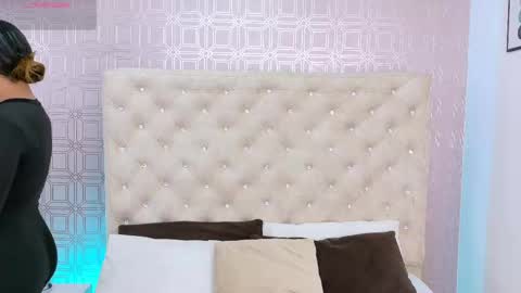 Snapshot of desire_sara chatting on 4, 10, 2025 Sara Desire online show from 4, 10, 2025