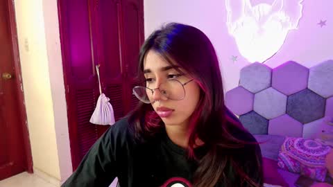 Snapshot of desireduo_tgn chatting on 1, 2, 2025 TORI AND MR. BEAR online show from 1, 2, 2025