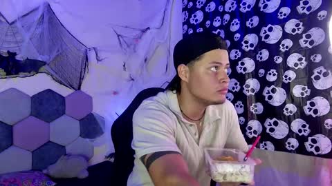 Snapshot of desireduo_tgn chatting on 19, 10, 2025 TORI AND MR. BEAR online show from 19, 10, 2025