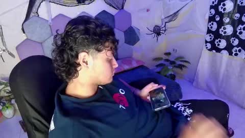 Snapshot of desireduo_tgn chatting on 25, 10, 2025 TORI AND MR. BEAR online show from 25, 10, 2025